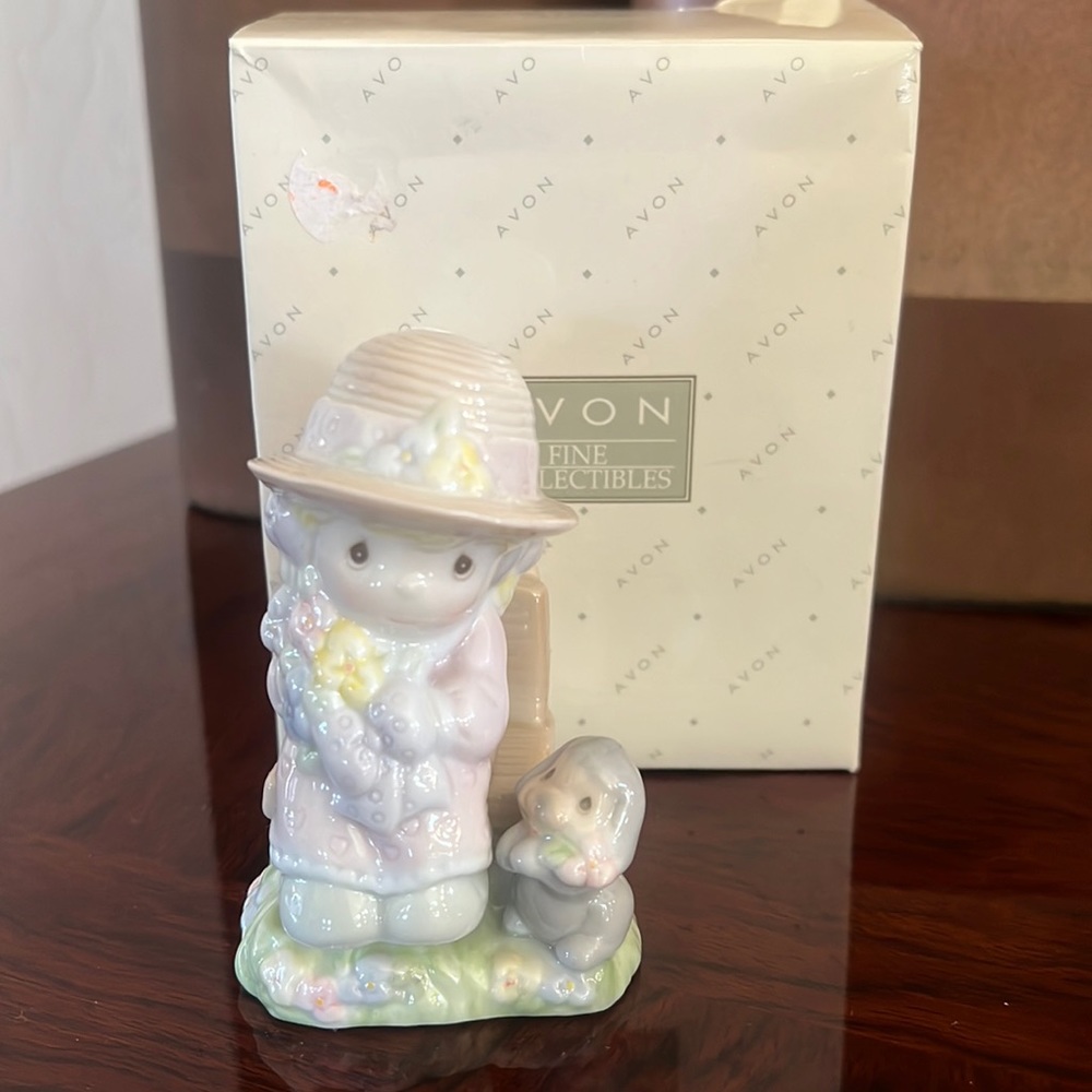 Avon 1998 Precious Moments “Seasoned With A Smile” Salt And Pepper Shakers *NIB*